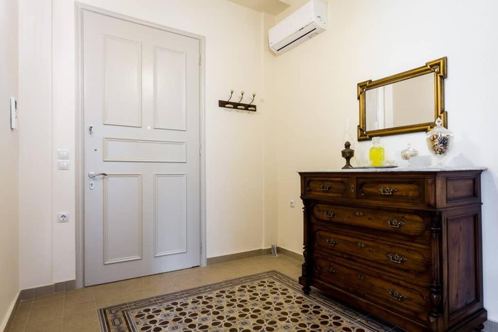 Neoclassical Apartment With 3 Bedrooms In Πειραιάς Εξωτερικό φωτογραφία