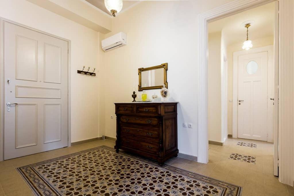 Neoclassical Apartment With 3 Bedrooms In Πειραιάς Εξωτερικό φωτογραφία